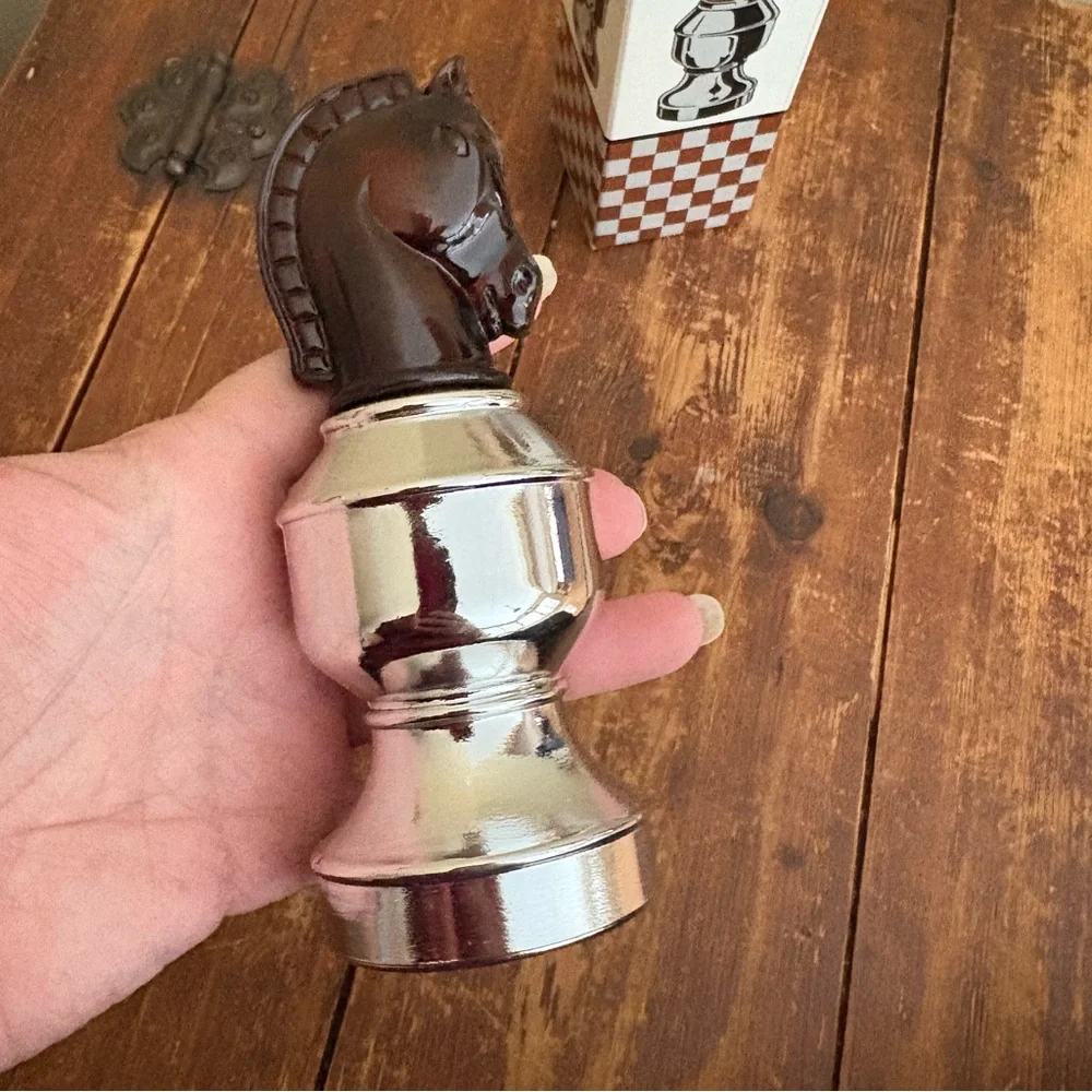 💚Avon Vintage Smart Move II Chess Piece Decanter
